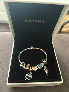Pandora bracelet with 7 charms